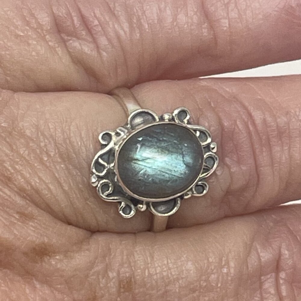 925 Sterling Silver Ring Featuring Labradorite Ge… - image 7